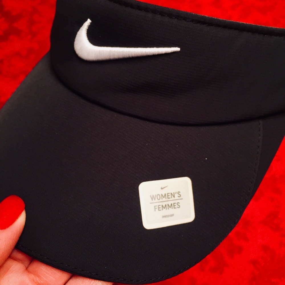 NWT Nike women’s golf visor